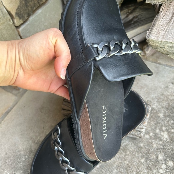Vionic Georgie Black Nappa leather Mules with Silver Chain Accent Sz-7.5. P - Picture 6 of 9